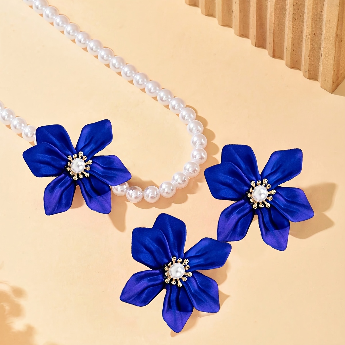 TEMU 3 piezas Conjunto de Collar y Aretes Elegantes para Mujer, Estilo Francés Romántico y con Perla Falsa, Flor Acrílica Tejida en Azul , Joyería