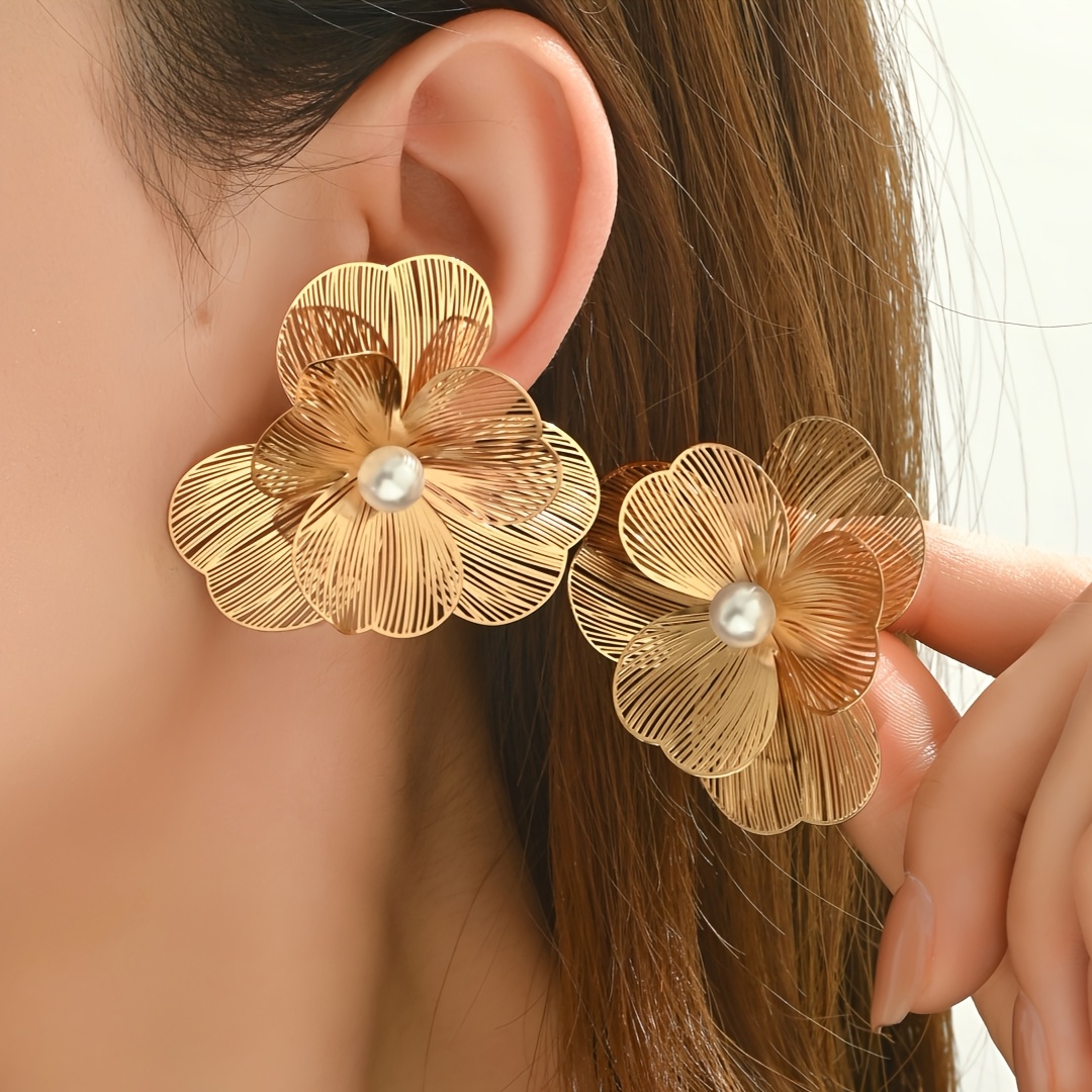 Image of 1 Pair Of Spring And Hollow Flower Earrings Suitable For Women' Banquet Vacation Wear