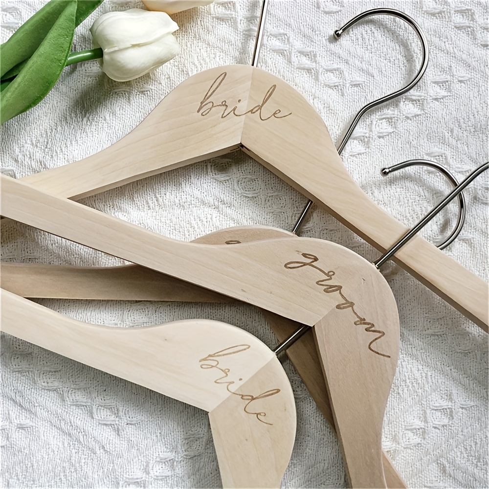 

2pcs/set, Wooden Bride And Groom Letter Hanger For Wedding Decorations And Gifts, Perfect For Engagement, Honeymoon, Bachelorette Party, And Bridal Shower