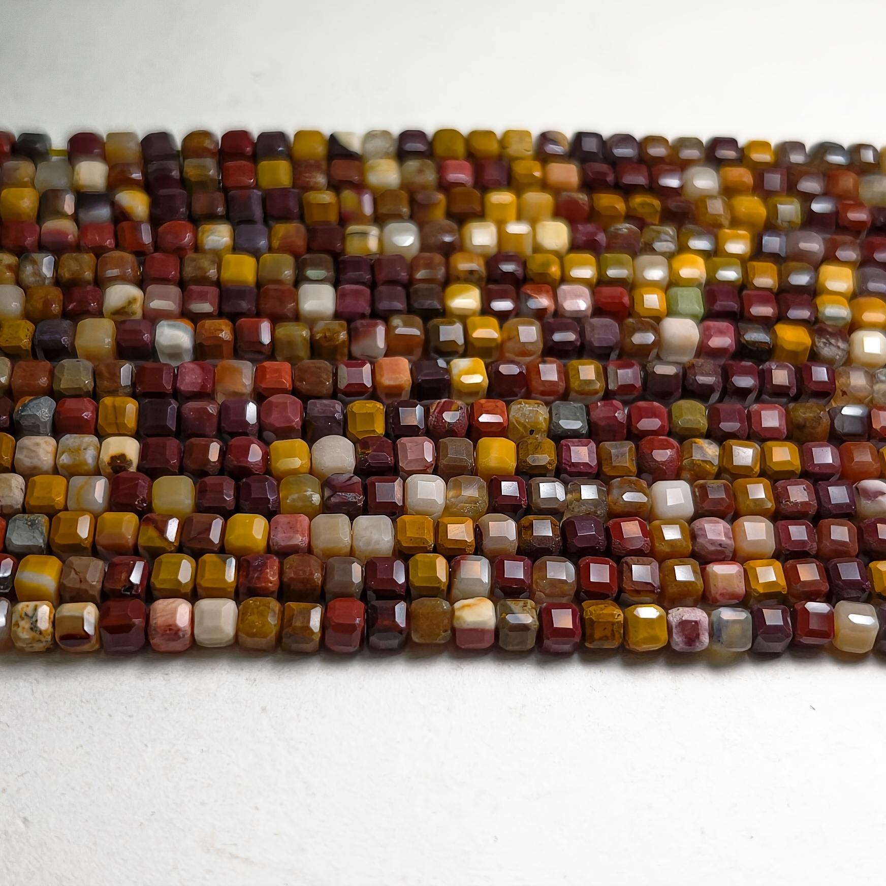 TEMU Perline in con Quadrate a Taglio Zucchero, Miscelate nei Colori , e . 165 Pezzi, Dimensione 2mm, Lunghezza 39cm. Ideali per Creare Gioielli Fai