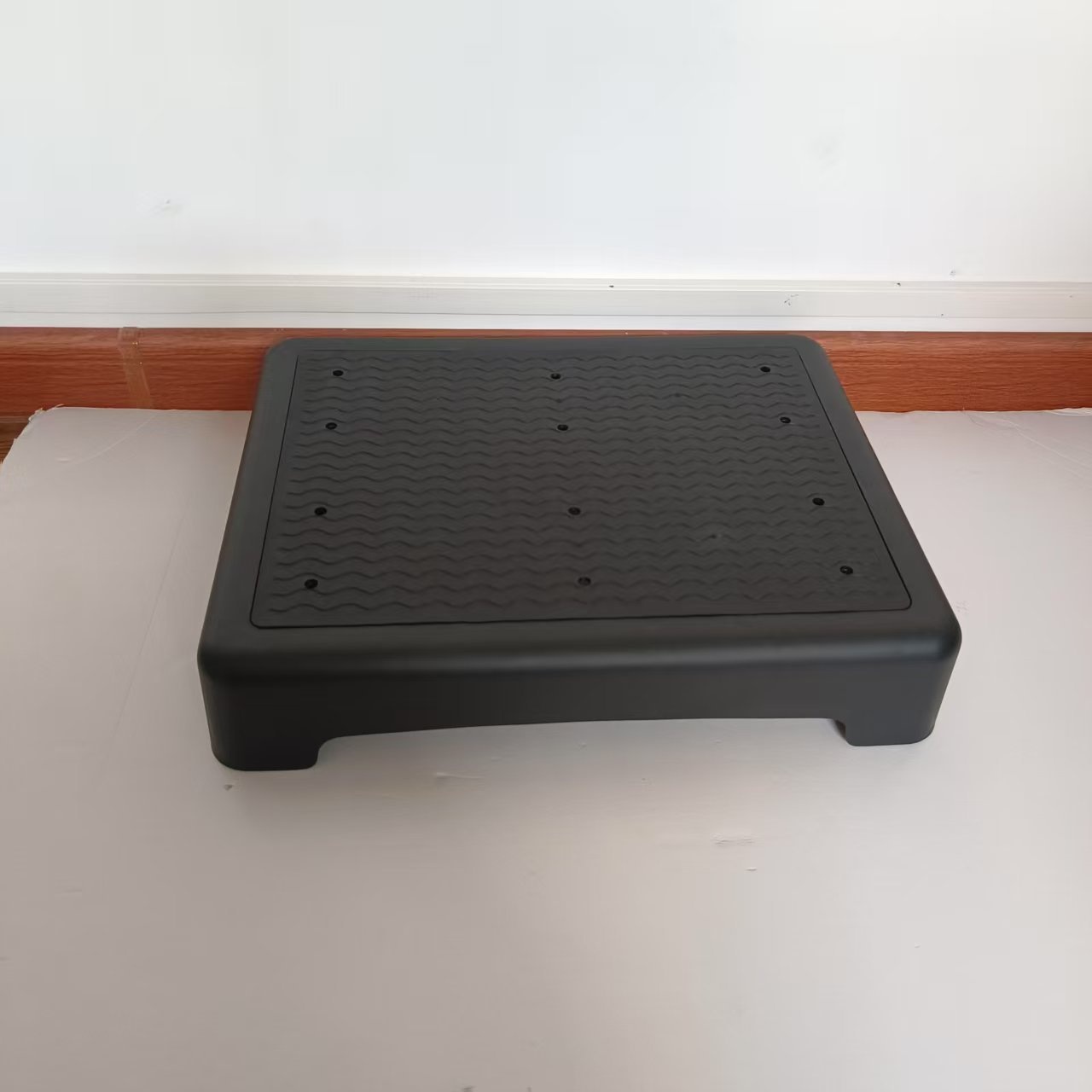 TEMU A Single-step Stool, Heavy-duty And Non-slip, Designed For Portable Support For Adults And Seniors, Suitable For Indoor And Outdoor Use, Ideal