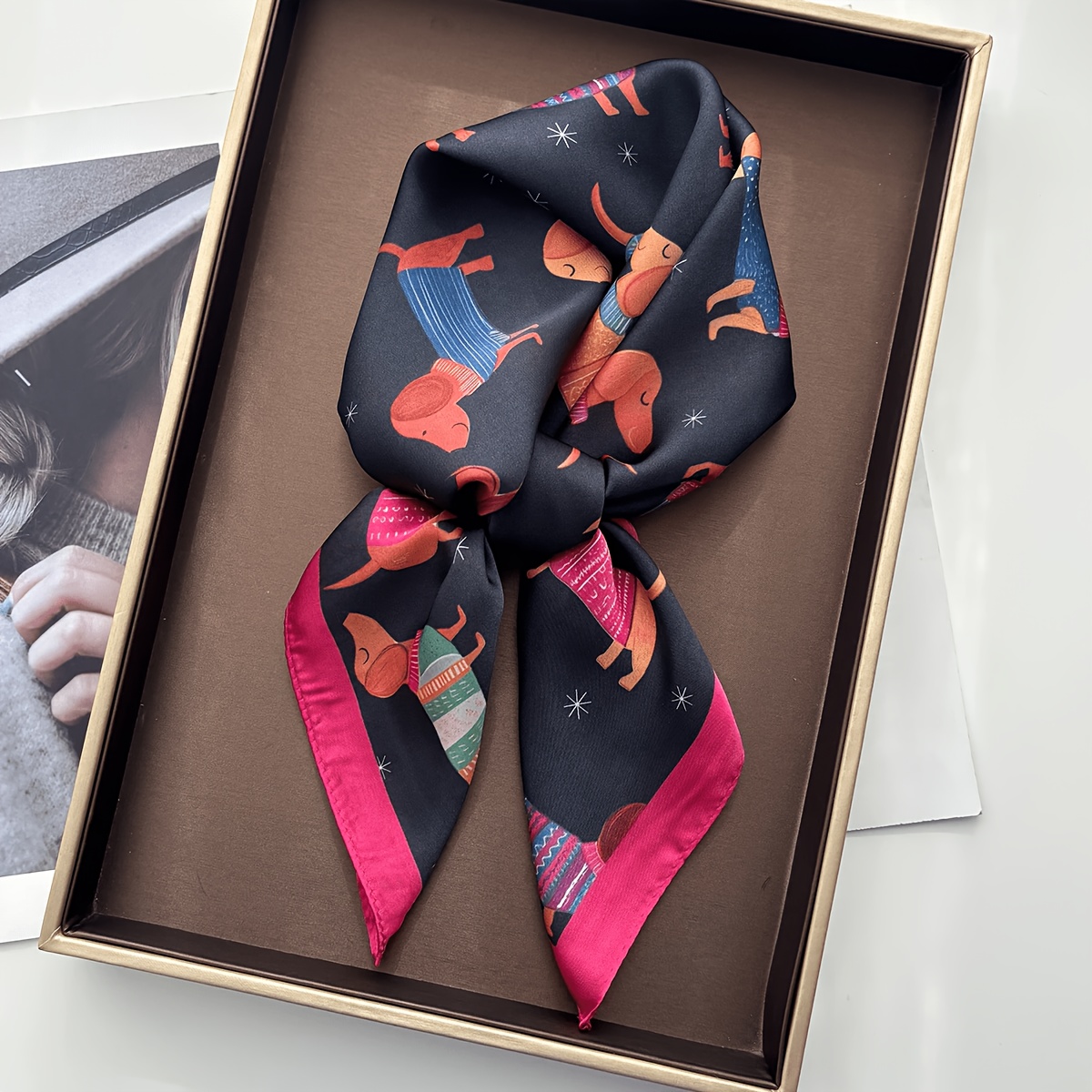 TEMU Écharpe carrée pour femmes avec motif de teckel , douce et , temperamenté, multi-fonctionnelle, à utiliser foulard, bandeau, etc. Disponible en