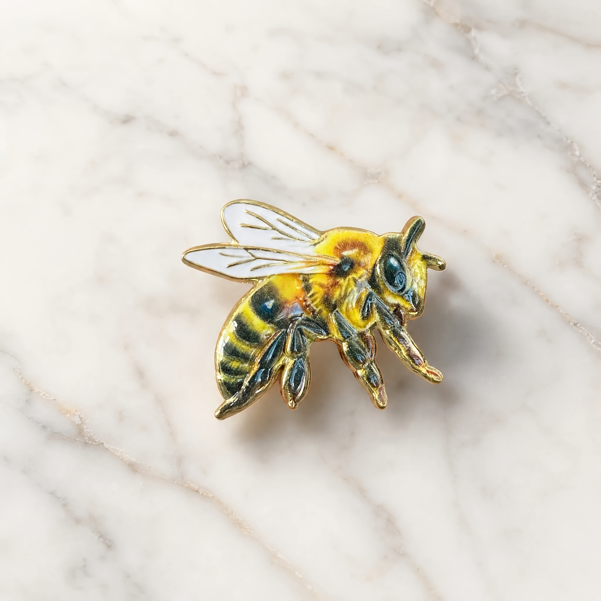 TEMU . realistische Bienen-Brosche – Exquisites kleines Insekten-Accessoire mit detailreichem Bienen-Design, geeignet für Jacken, Rucksäcke, Hüte,