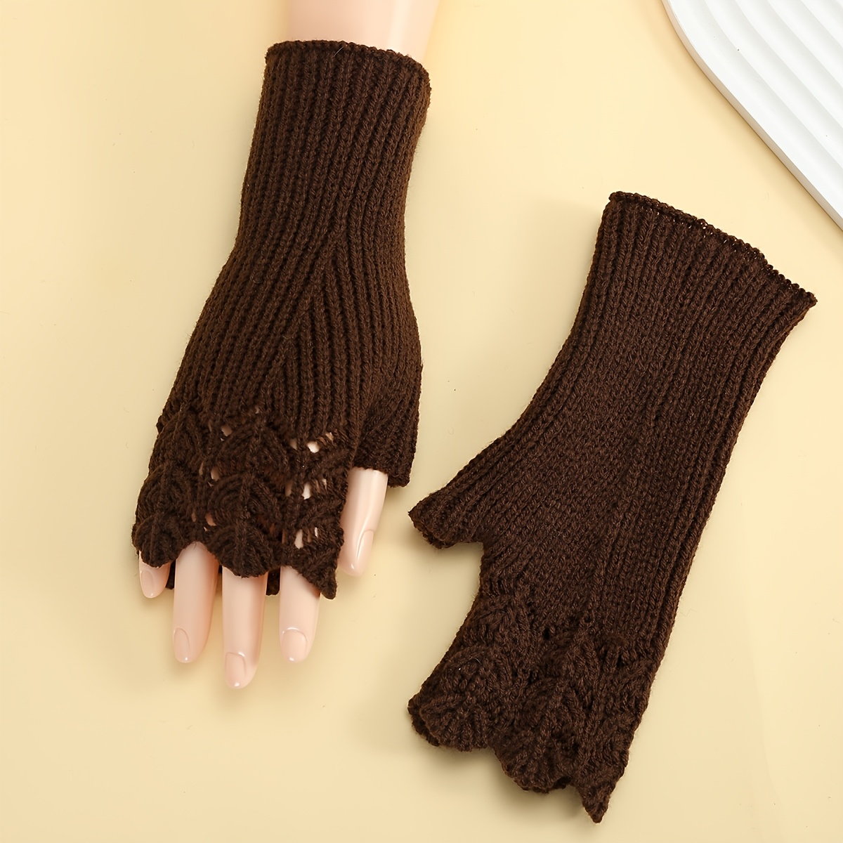 Women's Autumn/Winter Short Fish-Scale Gloves