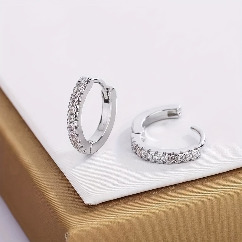 A Pair Of Copper -encrusted Ear Cuffs For Women, Elegant Ear Bone Studs With A Full- Circular Hoop Earring
