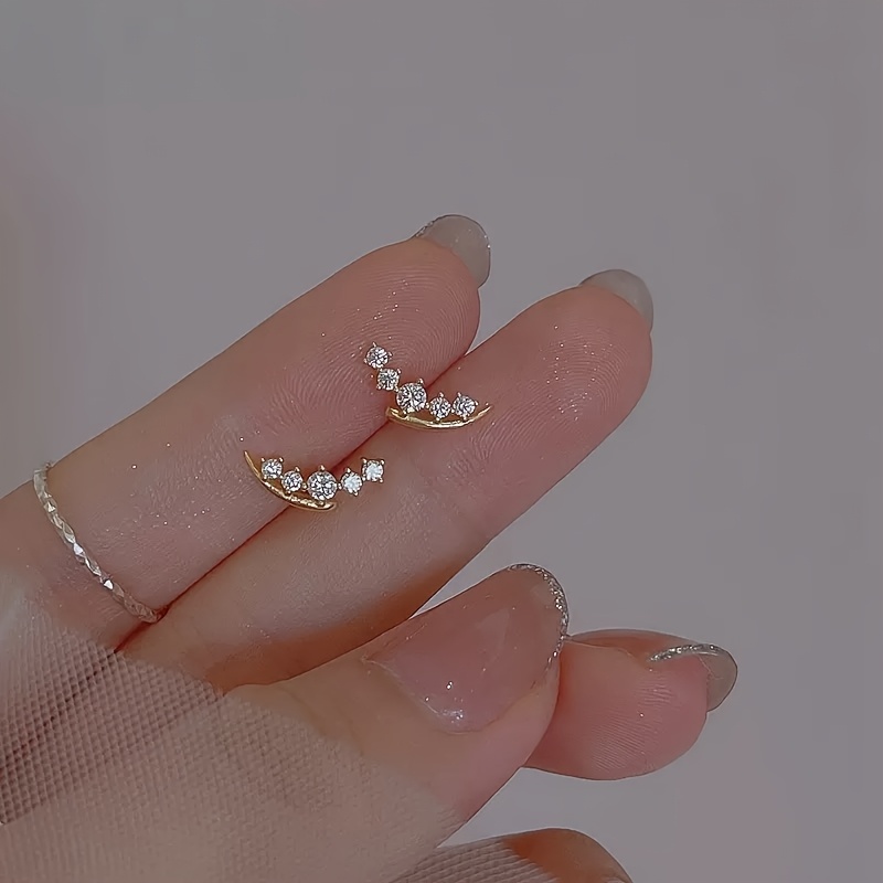 A Pair Of Exquisite And Petite Copper-set Synthetic Synthetic Zirconia Star Ear Studs, Versatile And Simple Women's Ear Cartilage Piercings, Suitable For Daily Wear And As A Gift