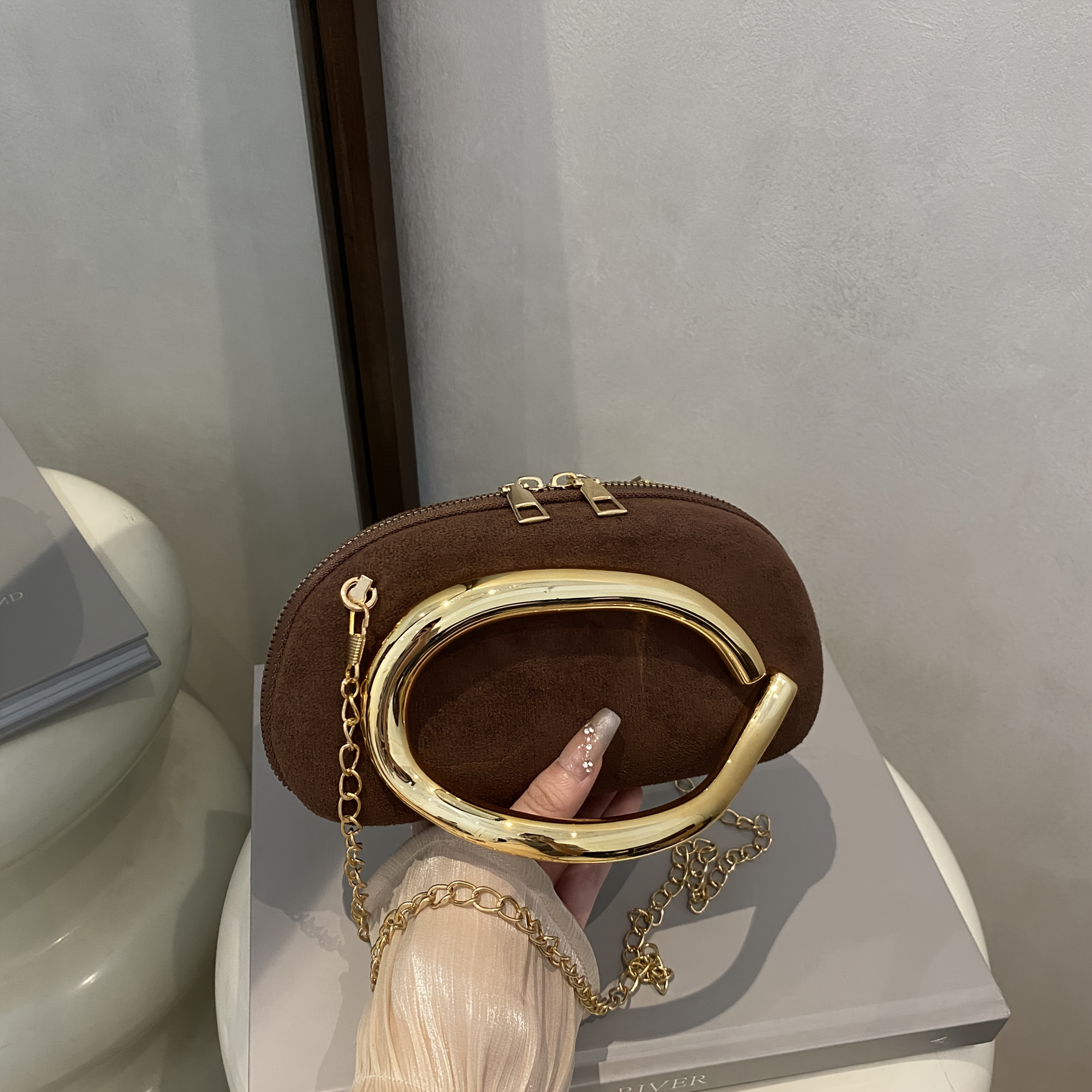 Image of Women's Vintage Handle Chain Strap Handbag - Red, Brown, White, Black - Versatile Crossbody Or Clutch, Evening Bag, Dress Wallet, Ladies Handbag, Women's Evening Bag, Elegant High-end Women's Wallet