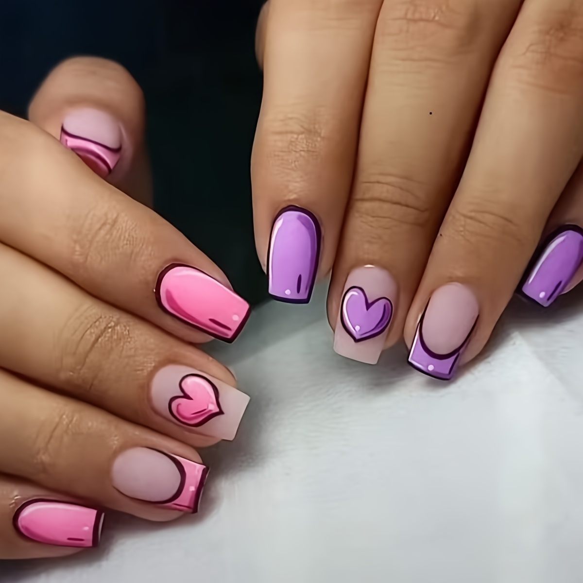 Elegant Matte 's Day Short Square Fake Nails With Purple Heart Designs, Featuring 24 Stylish Matte Nail Stickers