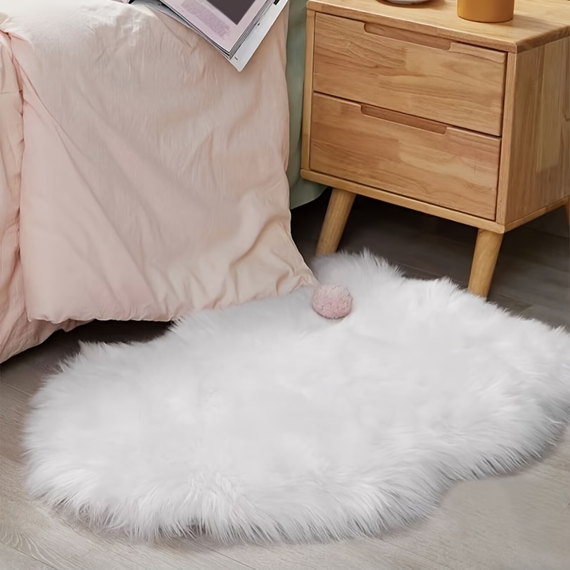1pc Of 60cm Long, 40cm Wide, 5cm Thick, 164g Faux Artificial Wool Non-slip Rug/mat For Living Room And Bedroom Decor, Long Plush Bedside Foot Mat, Multiple Sizes , White Flat-bottomed Fish