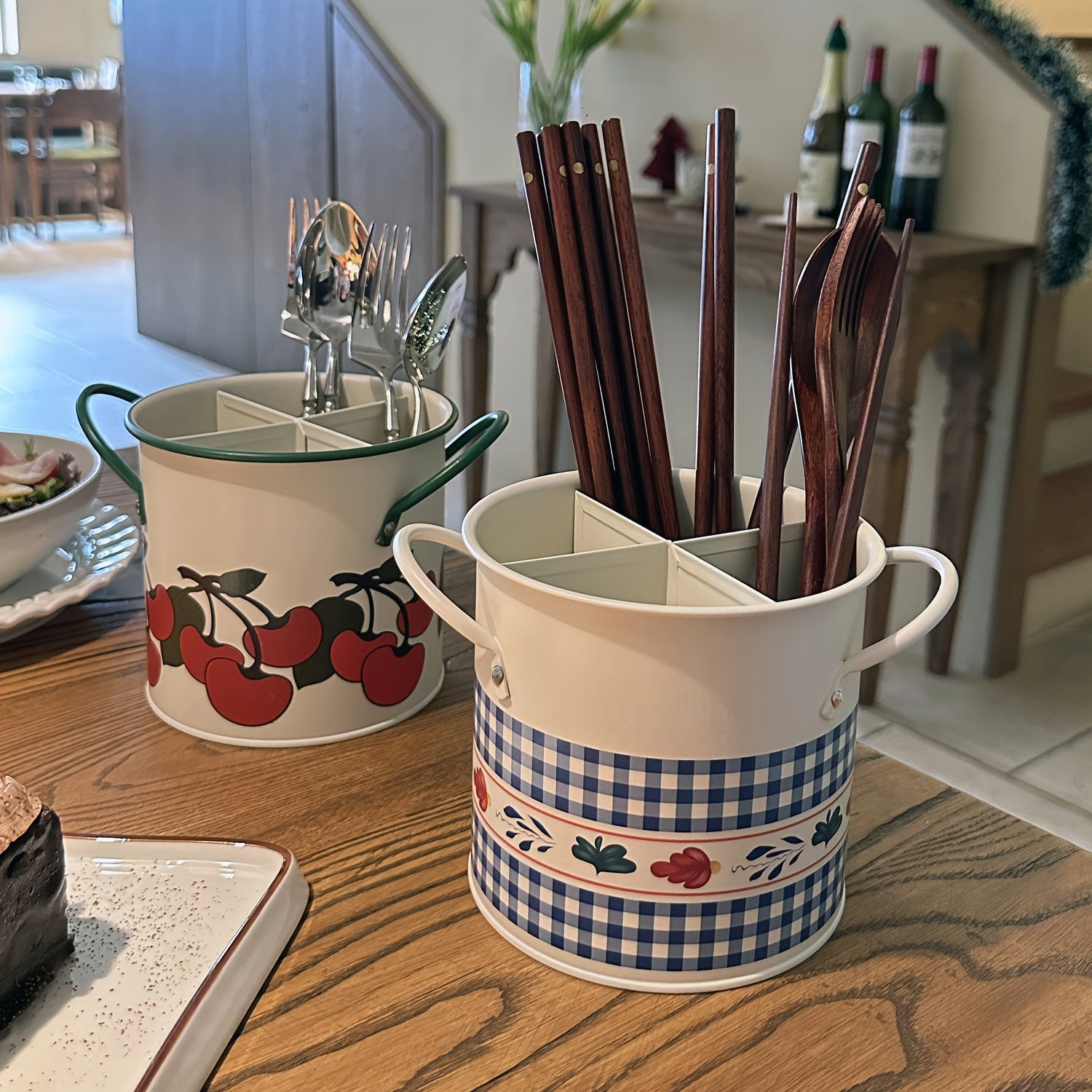 

Vintage Kitchen Utensil Holder For Home Use, For Organizing Chopsticks, Knives, And Forks With Creative Internal Dividers And A Draining Basket.