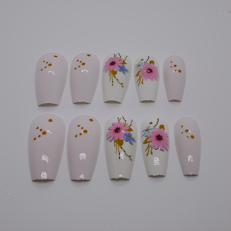 E-shop 24 Stück Nailart, Hauptfarbe Nude Pink und Milchweiß, mit 3D-Blumendekorationen, goldenen Folienlinien und Diamantfragmenten, die süße Note mit