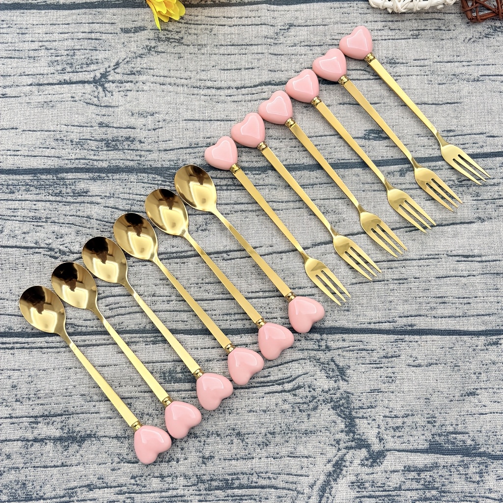 E-shop 12-teiliges Besteckset mit herzförmigem Griff aus Edelstahl, polierte Oberfläche, Dessertlöffel, Kaffeelöffel Obstgabel, geeignet für Zuhause,