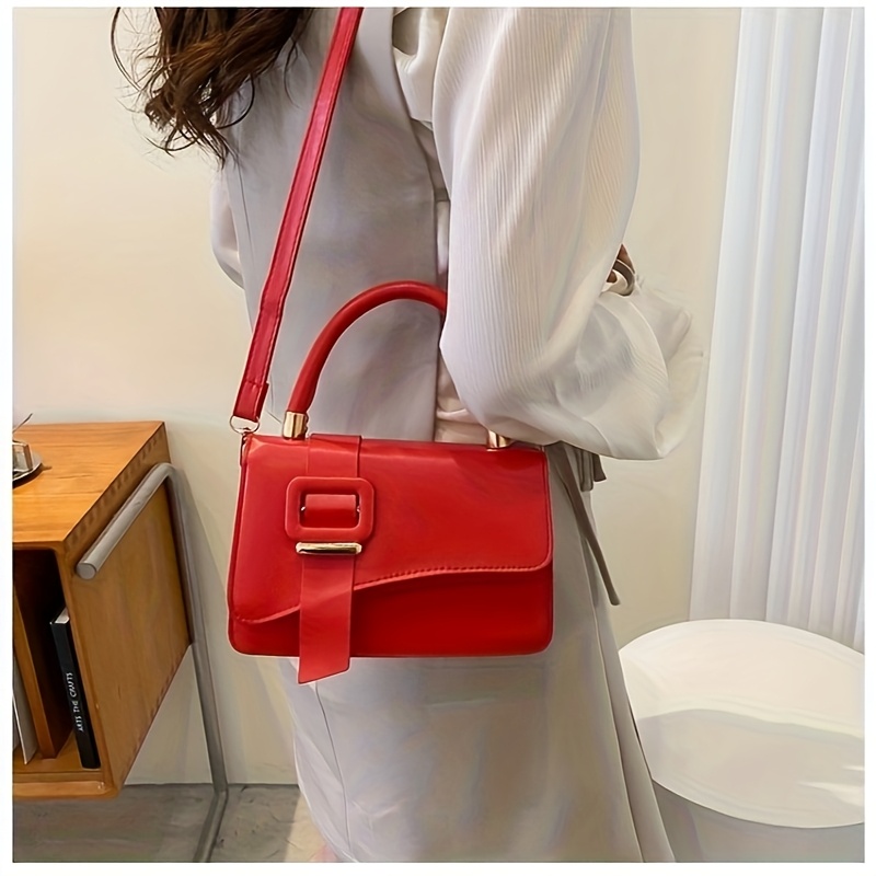 The Upcoming Fashion for Spring And Summer 2025 Features Vibrant Messenger Bags And Compact Square Handbags Designed for Women, Characterized by Their Simplicity, Style, And Elegance, Making Them Essential for The Season