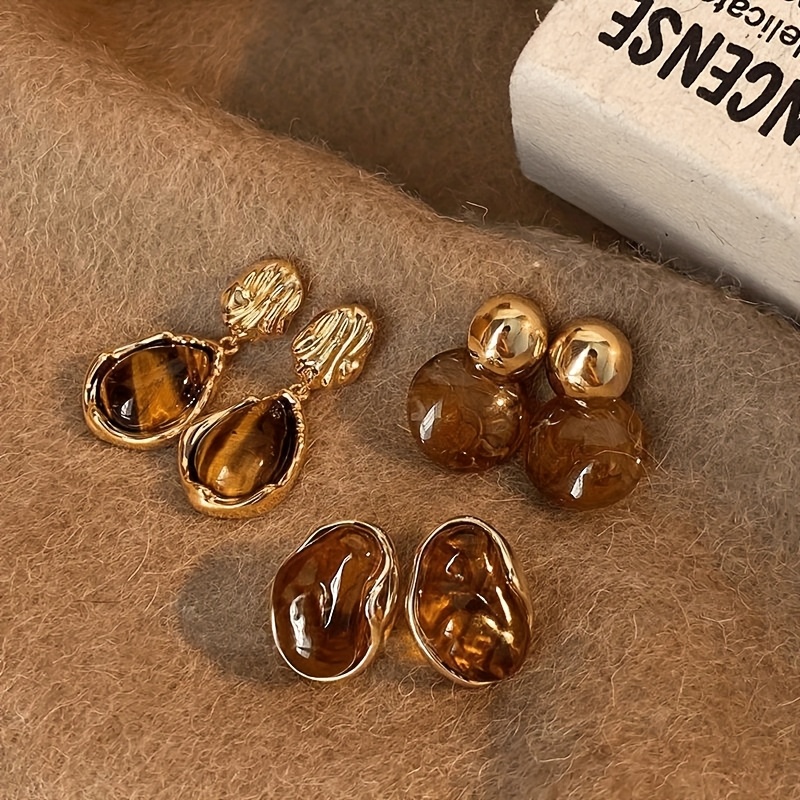 3 Ensembles de boucles d'oreilles, y compris des boucles d'oreilles géométriques irrégulières, des boucles d'oreilles rondes en perles et des boucles d'oreilles en forme de larme, sont rétro et à la mode, adaptés à une variété de styles, ajoutant une touche d'atmosphère exquise à votre tenue et constituant une combinaison d'accessoires précieux qui améliore votre charme~