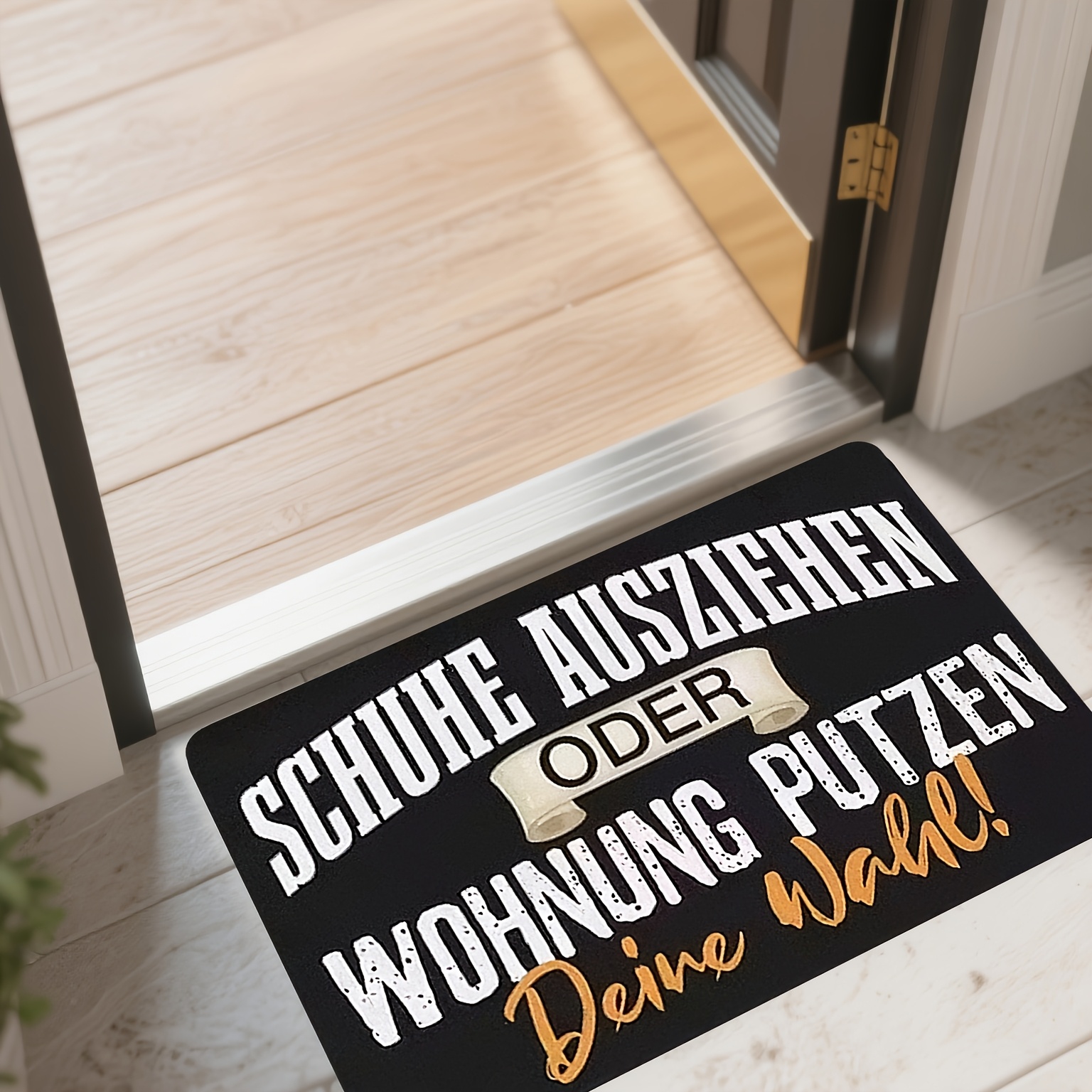 E-shop Eine große Samt-Fußmatte mit dem deutschen Spruch "Bitte Ihre Schuhe abnehmen oder sie reinigen", geeignet für Eingangstüren. Diese Fußmatte ist