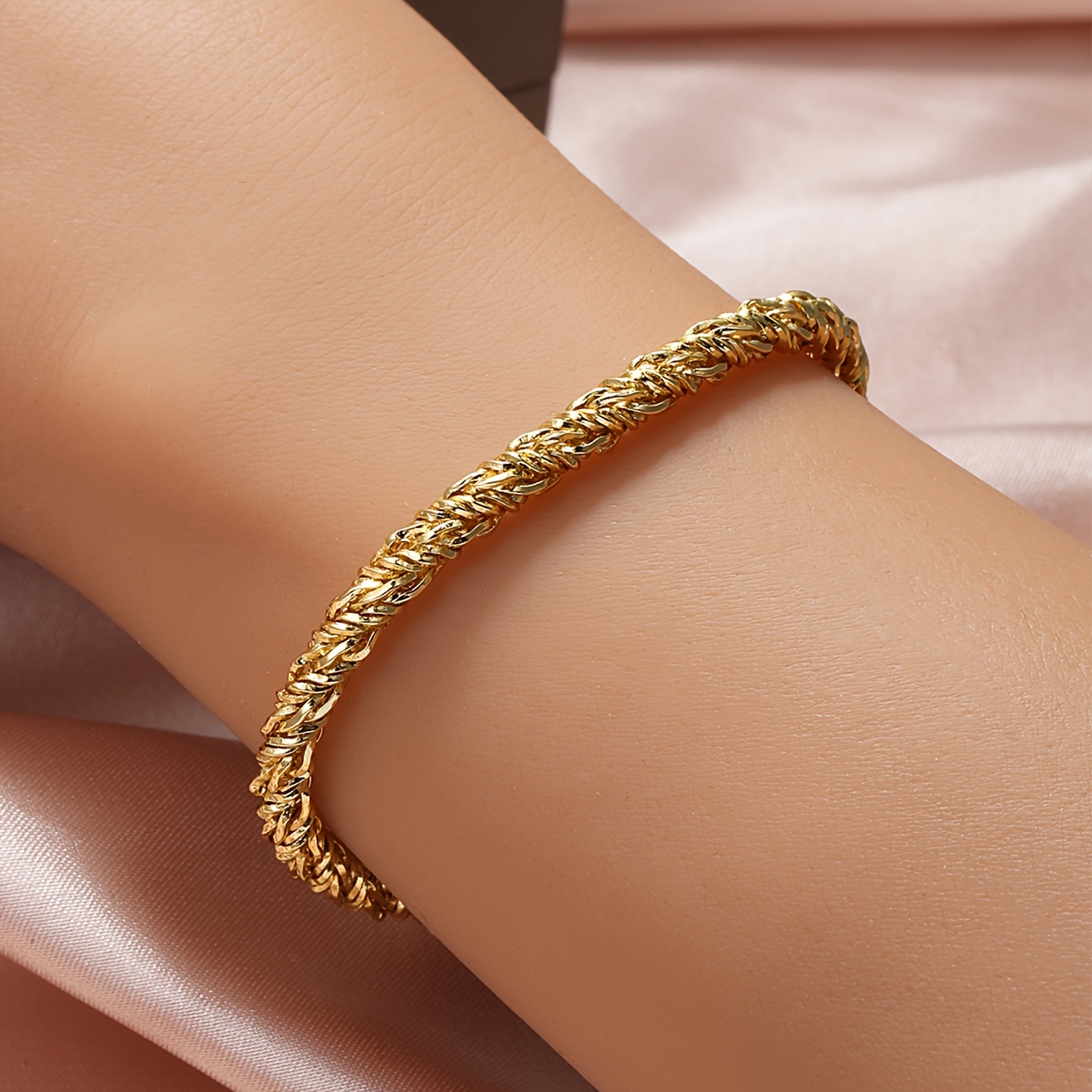 

Chic 18k Gold-plated Twisted Cable Bracelet - Vintage Hip Hop Style, Perfect For Casual Attire & Gifting