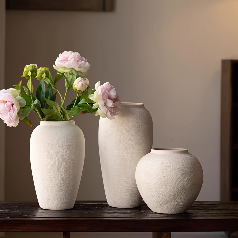 Keramikvase im natürlichen Stil für die Wohnkultur – Rustikaler Bauernhausstil, minimalistisches, weißes Dekorationsstück für Tisch- und Regaldekoration