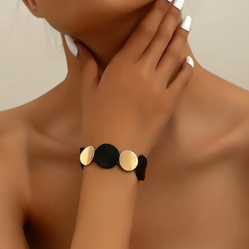 

Fashionable And Elegant -matching Bracelet