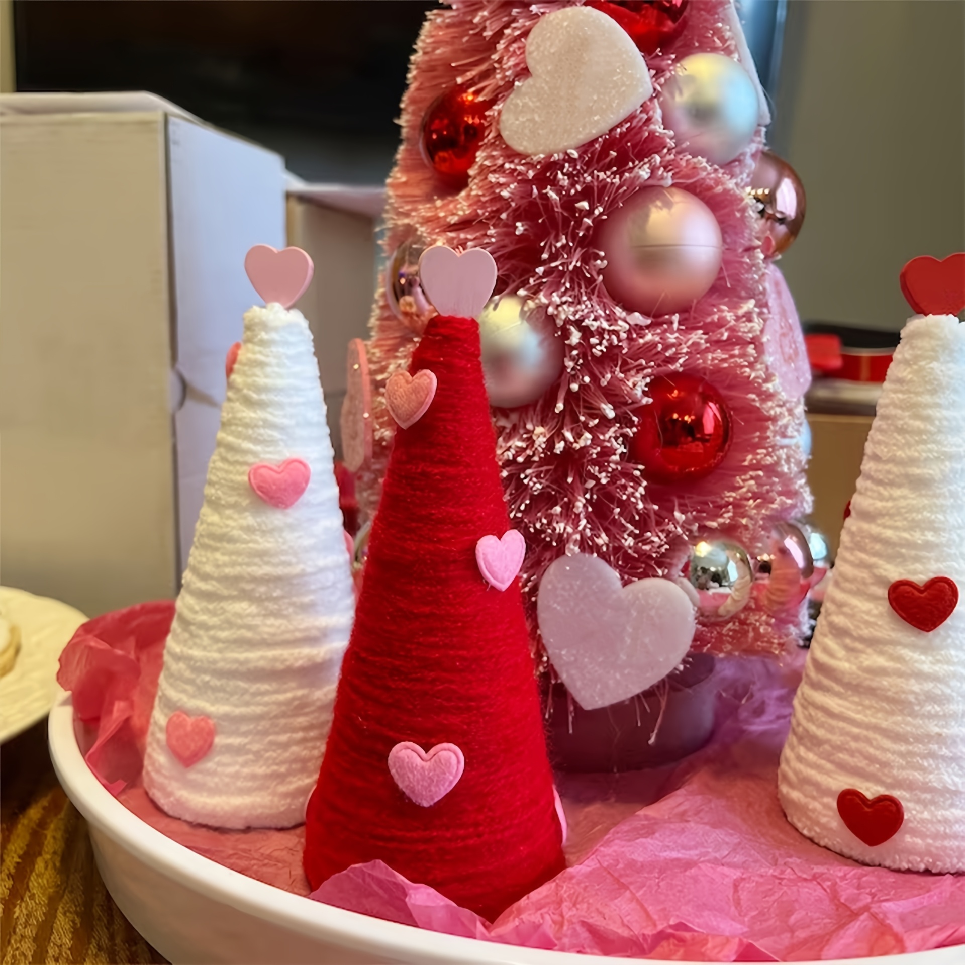 

Valentine's Day Heart-shaped Christmas Tree Tabletop Display, Fabric Princess Theme Decor For Wedding, Birthday, Bachelor Party - Ornament With Rope Hearts, No Electricity Needed, Featherless