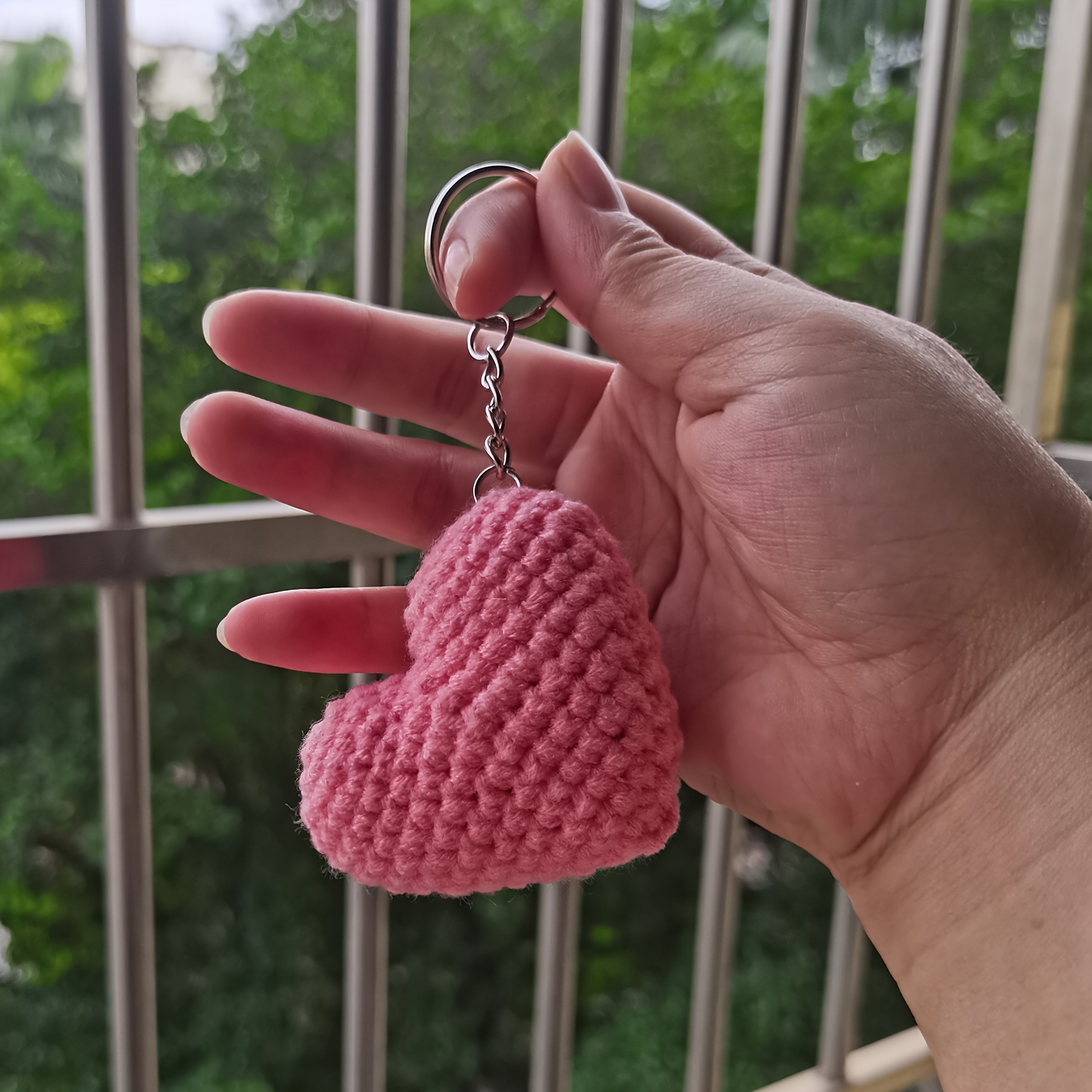 TEMU Hand-woven Heart-shaped Love Keychain, Hung On A Schoolbag As A Decoration, A Good Gift For , A Cute Hand-made Keychain