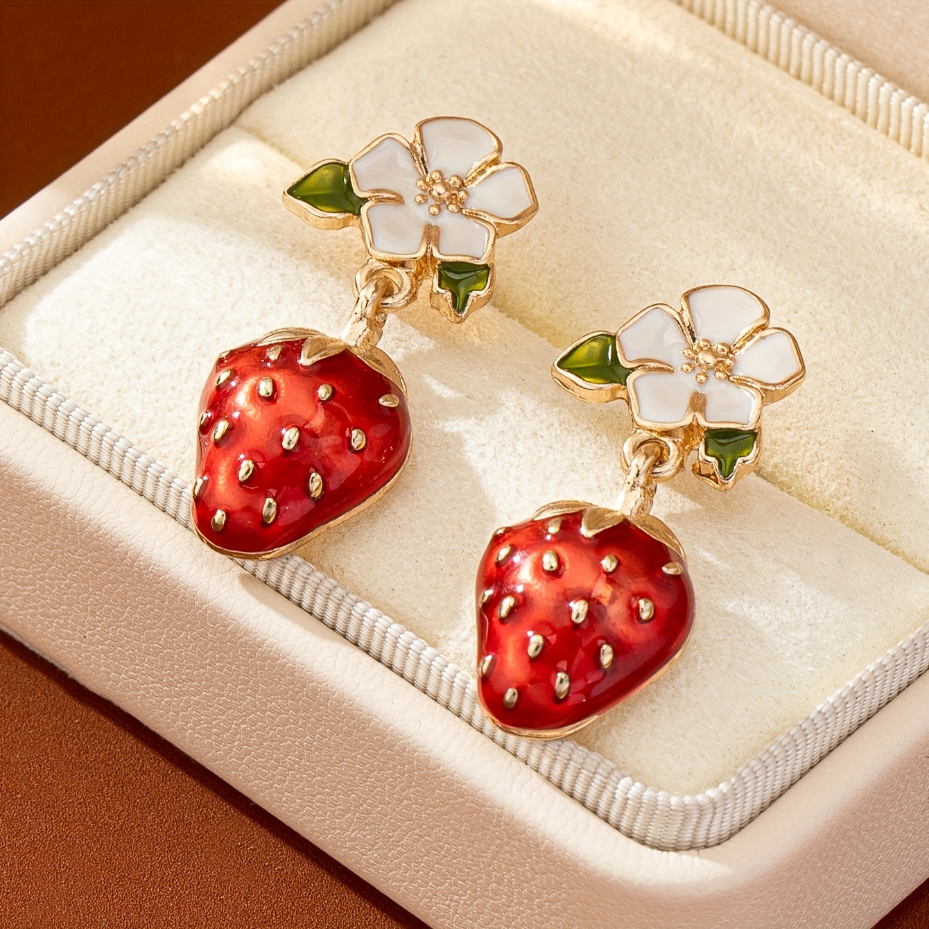 new fashionable and   strawberry flower earrings for teenager Product details 2