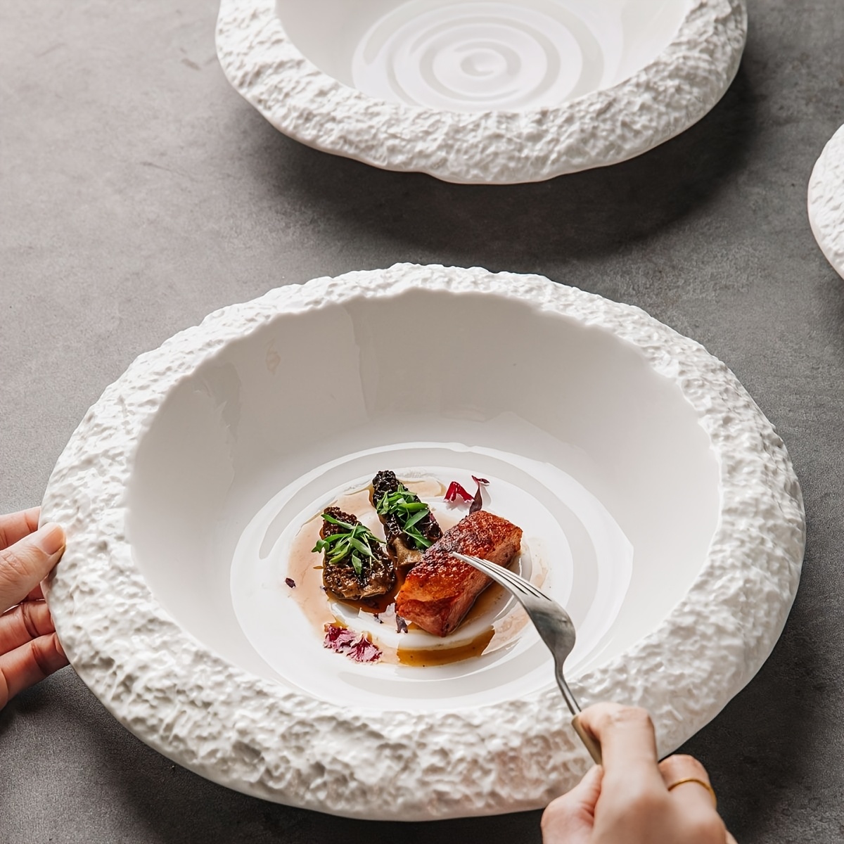 2pcs 10&20.32 cm Textured Rock Pattern Wide Rim Ceramic Plates, Light Luxury High-Grade Large Capacity Deep Plates, Multipurpose for Soup, Dishes & Fruits.