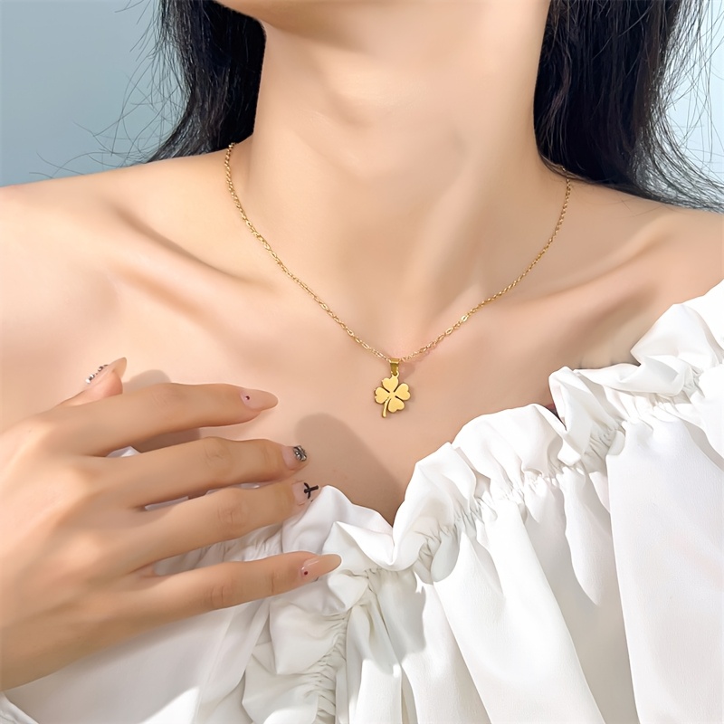 Image of Clover Stainless Steel Necklace, 18k Gold-plated Clover Pendant, Unisex Minimalist Versatile Clavicle Chain