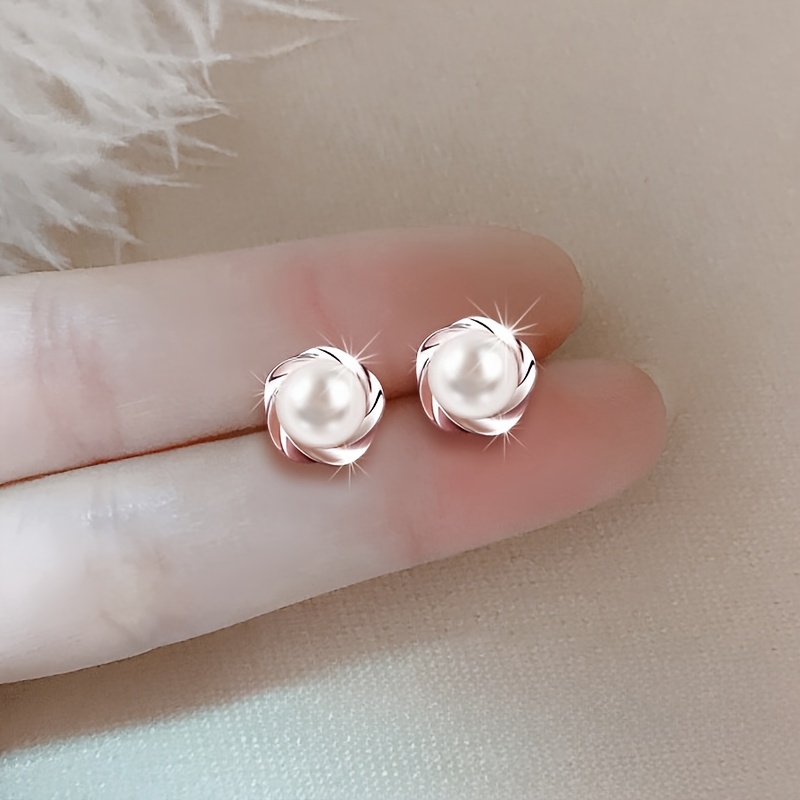 

Delicate And Compact, Comfortable To Wear, Simple And Elegant, Retro And Sexy, Suitable For Daily Wear Or Parties, These Imitation Pearl Earrings Are A Stylish Gift For Fashionable Ladies.