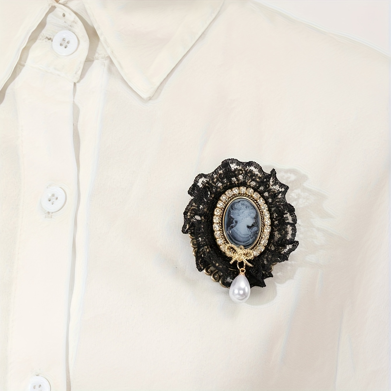 Elegant Vintage-style Brooch, Female Portrait Design
