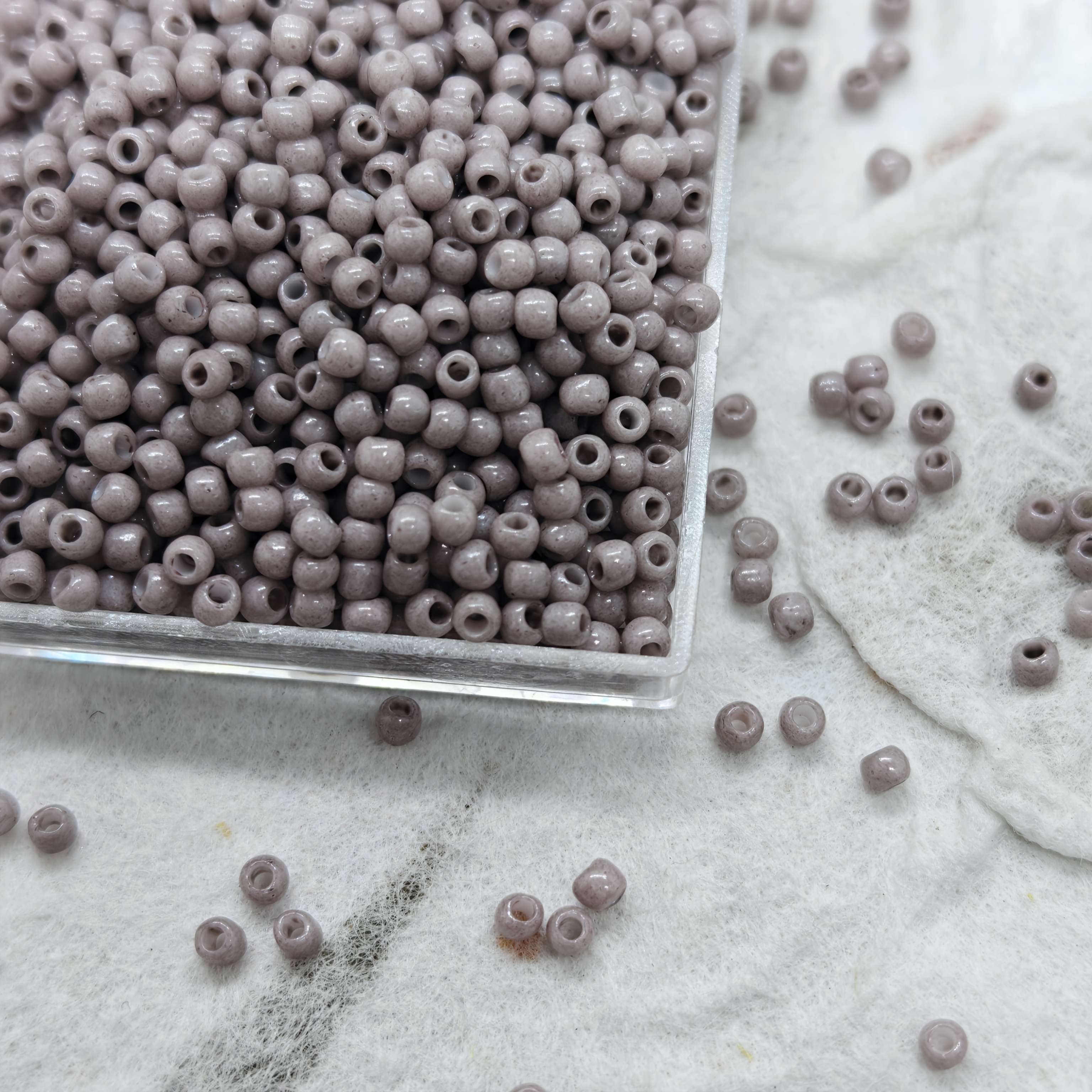 TEMU Bead Set, Each Small Package Contains 5g, Approximately 600 Beads. 2mm Solid Color High-contrast Glass Seed Beads, Handcrafted Diy Loose Beads.