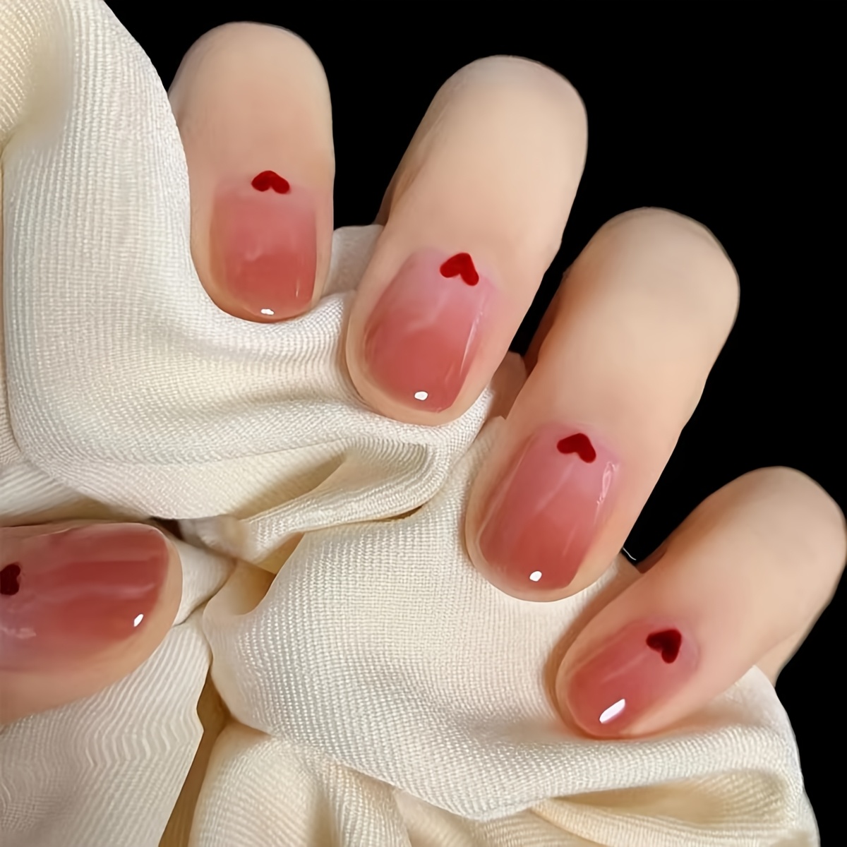24pcs Short Oval Red Gradient Printed Heart Full Coverage Wearable Press-on Nail Tips And Jelly Glue And Nail Buffer Kit Suitable For Women/ Party Prom Daily Scenes Wear