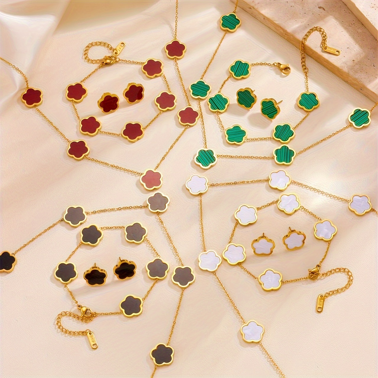 

Three-piece Set Lucky Five-leaf Grass Bracelet Necklace Earrings Women's Jewelry Set Titanium Steel Fasteners