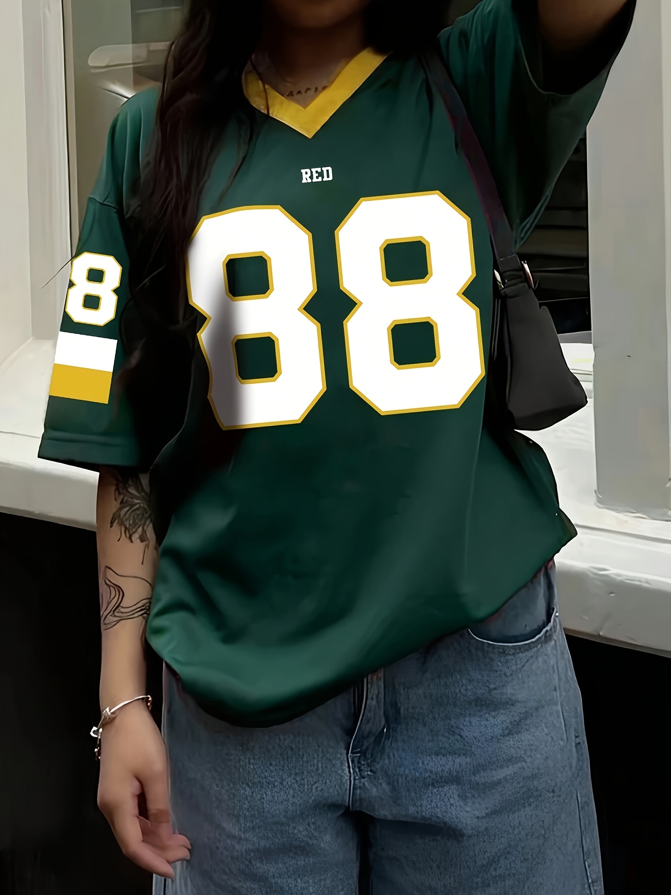 Women'S V-Neck Short-Sleeve T-Shirt with Letter And Number Print in a Color-Block Design