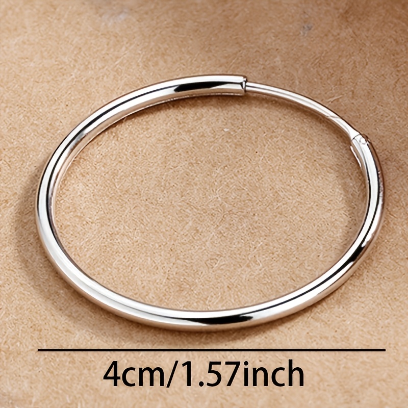 Image of 2pcs Women's Fashion Hoop Earrings, Large Circle Earrings, Gift For Best Friend, Party Gift, Suitable For Daily , Halloween, Christmas, Parties, Banquets, Autumn And Winter Wear
