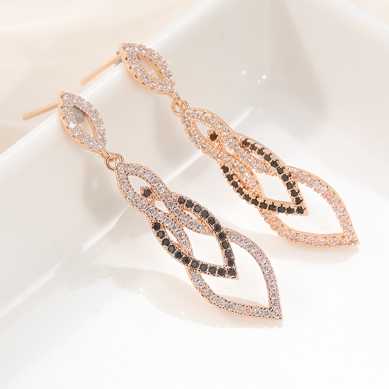 E-shop Luxuriöse goldenfarbene Damen Ohrringe mit langem Hänger, schwarze Zirkonia Zusätze, Vintage Hochzeit, feine Alltags Schmuck