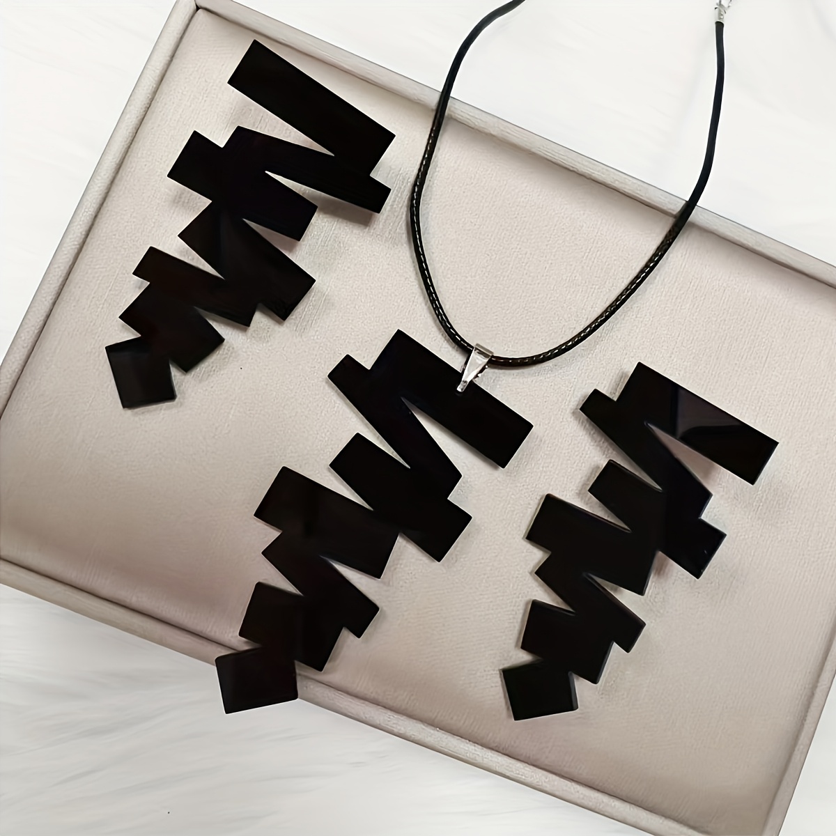 Image of 3pcs Women's Jewelry Set Vintage Easy Irregular Geometric Necklace Stud Earrings Set Daily Versatile Jewelry