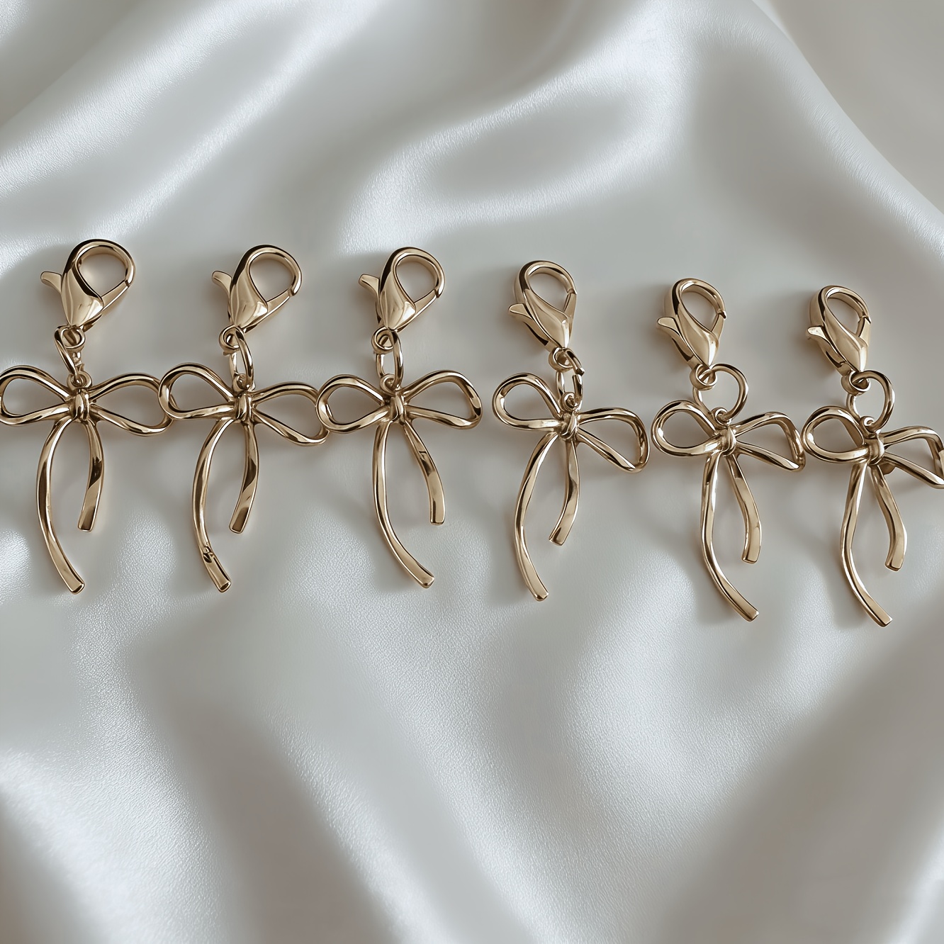 TEMU 6er-Set Schlüsselanhänger mit hohler Schleife aus Legierung, zweifarbiger Schlüsselanhänger mit Schleife Karabinerhaken in Gold Silber, kann als