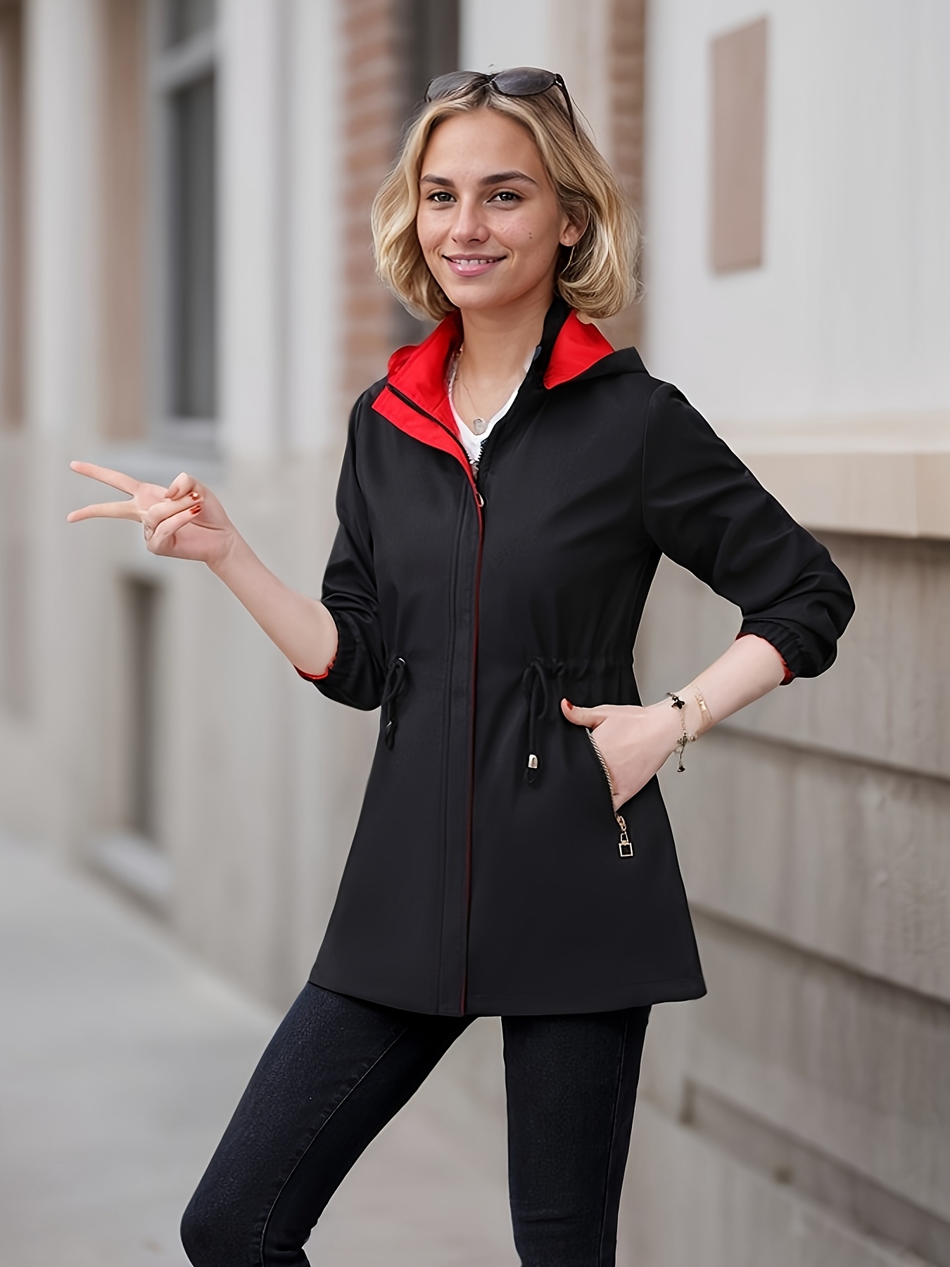 Chamarra elegante y moderna de longitud media, disponible en varios colores