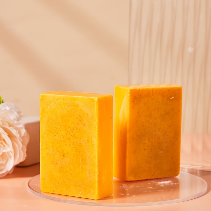 6pcs 100g Turmeric and Castor Oil Soap Set with Lemon & Vitamin E - Handmade, Alcohol-Free, Suitable for All Light Beige Types - Ideal Bathroom and Facial Cleansing Soaps, Includes 3 Loofahs