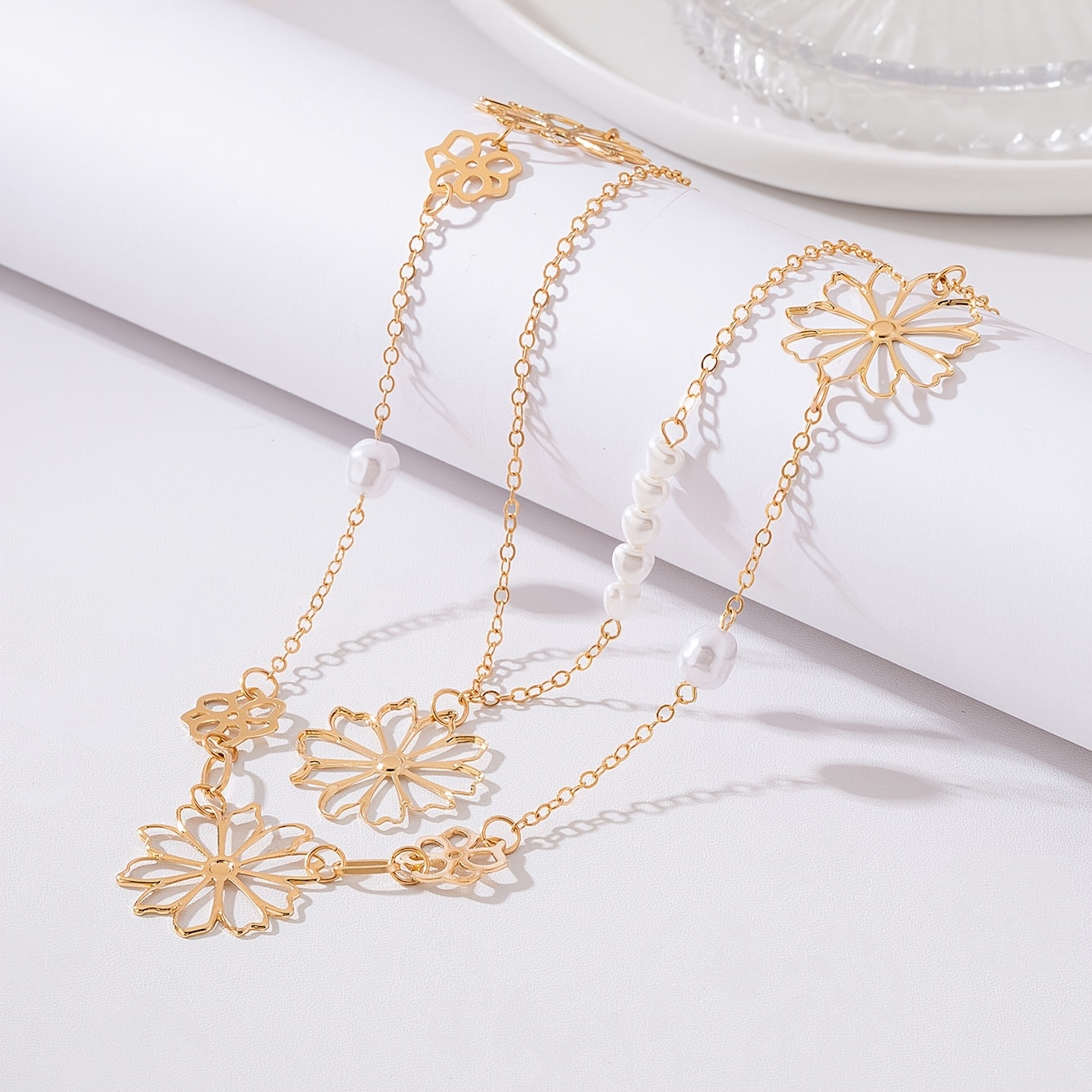 Women's Vintage Hollowed-out Floral Link Necklace, Elegant Design