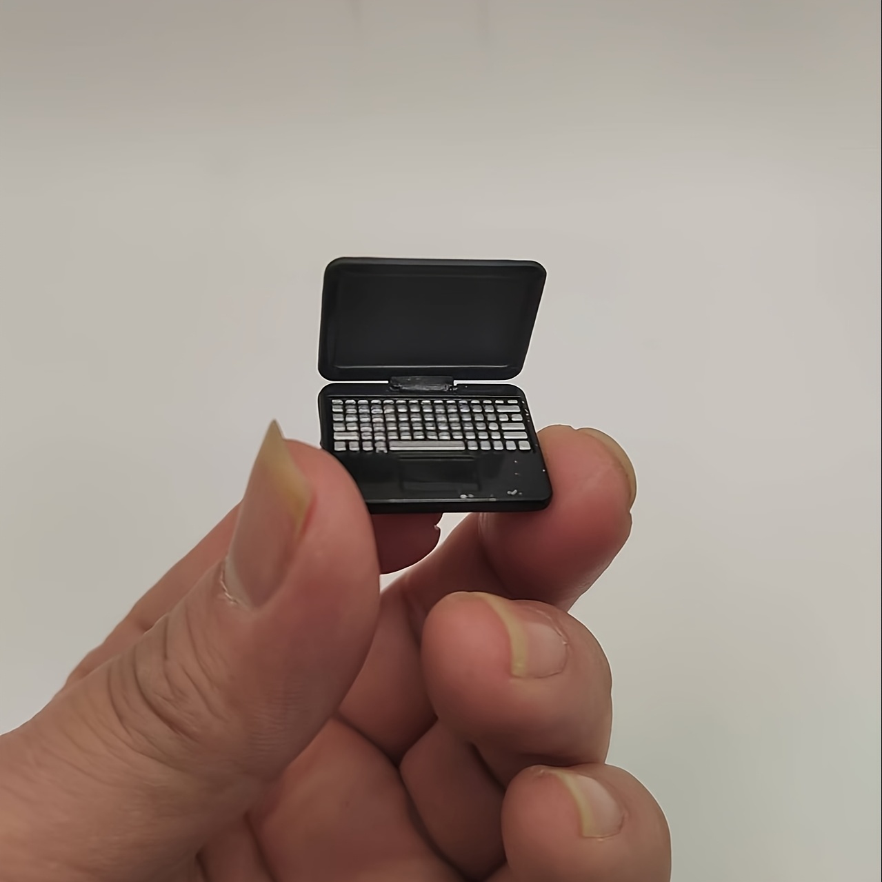 1pc Miniaturized Mini Laptop Party Holiday Small Ornament Photo Prop No Power Required