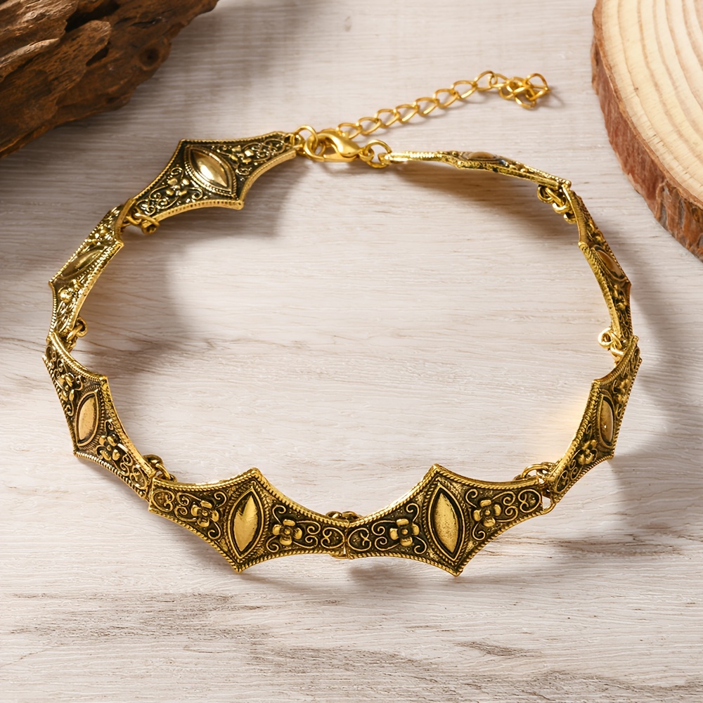A Vintage Metal Diamond Shaped Necklace Intricate Designs