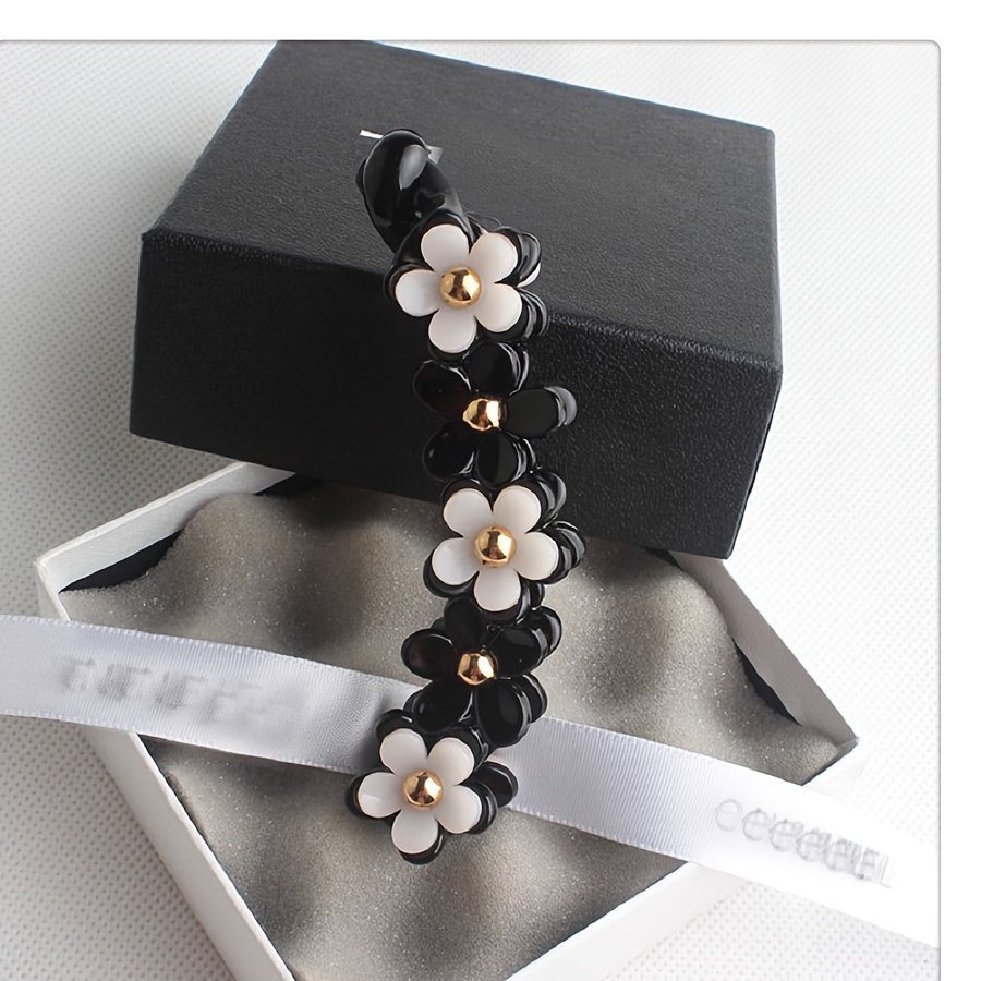 TEMU A Trendy Korean-style Floral Banana Clip Made Of Resin, Featuring A Black And White, Perfect For