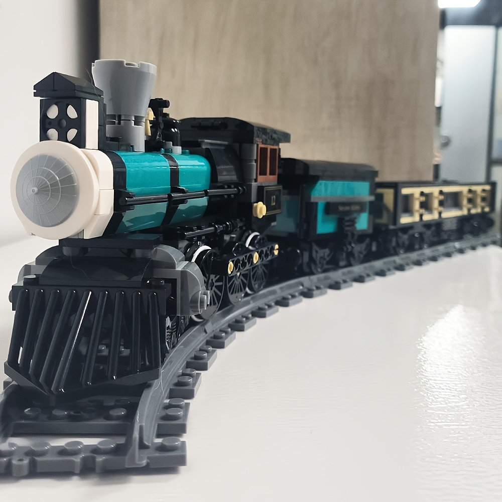 560pcs Steam Train Railway Express Model Bricks Technical Model