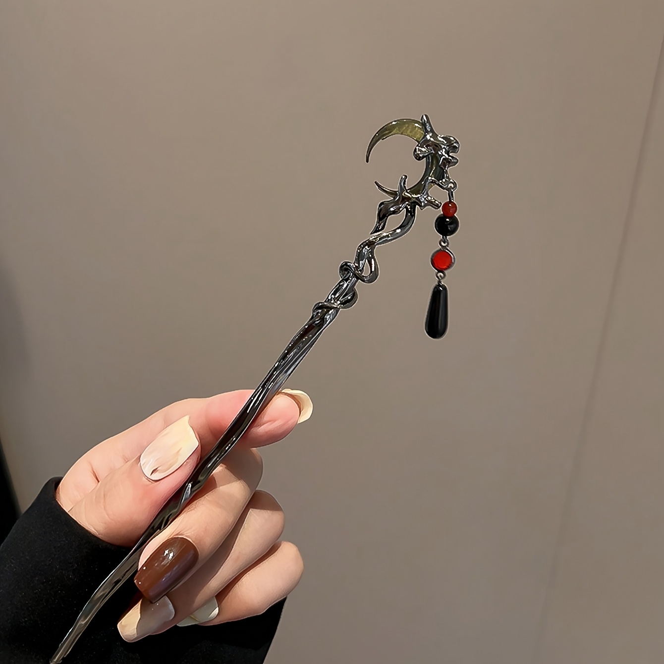 A Vintage Metal Moon Tassel Hairpin For Women, Elegant And Suitable For Updos, Perfect For Daily And Photography, Compatible With Hanfu And Qipao, A Easy Hair Accessory