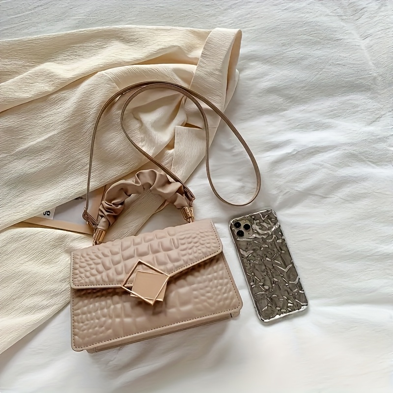 Bandolera Acolchada para Mujer con Correa de Cadena Dorada y Cierre de Broche - Bolso Urbano Chic Mediano, Forro de Poliéster, Disponible en /Verde Oscuro/Beige/Blanco - Versátil para Uso Casual y Profesional, Diseño Elegante, Textura Acolchada