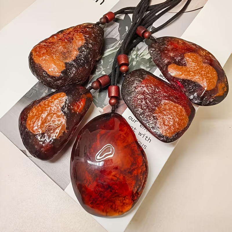 Fashion Amber Pendant Necklace for Daily Wear, Irregular Shape