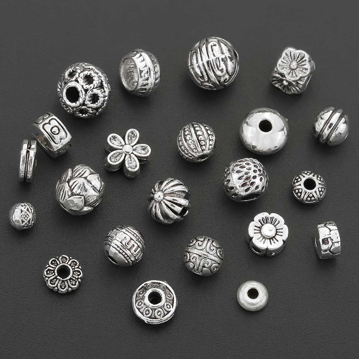 E-shop Perlen & Perlen-Sortiment 50G ca. 100 Stück Zinklegierung Gemischte Lose Perlen Antike Runde Blumen Lose Metall Tibet Stil Spacer Perlen Kleine
