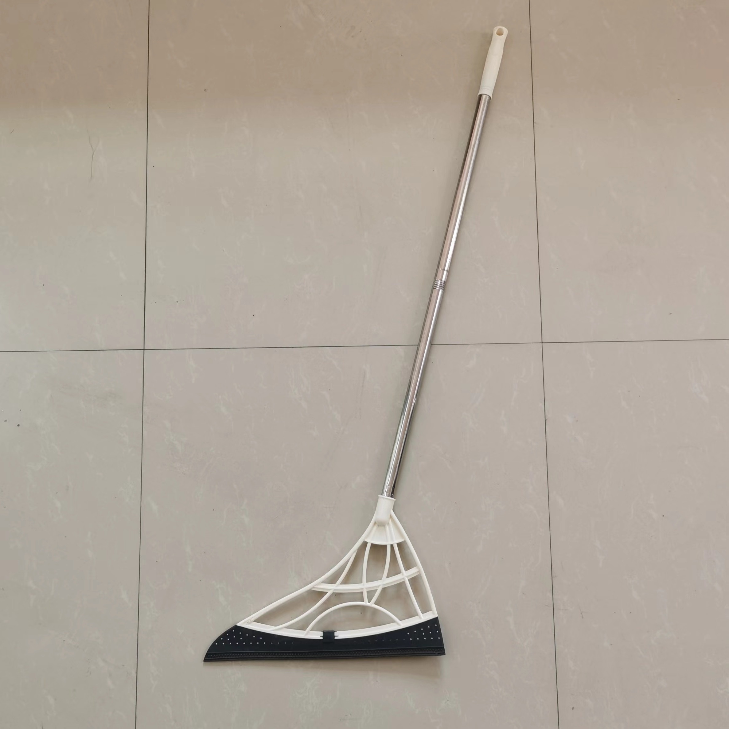 

A Length Of 49 Steel , Suitable For Household Cleaning. In Bathrooms, , , And For Sweeping . 1pc