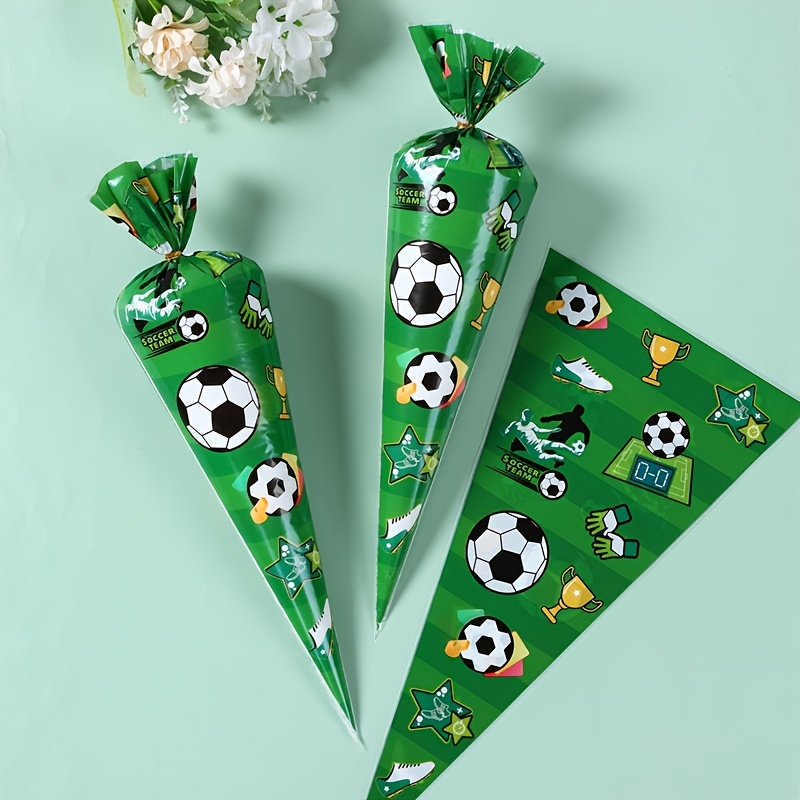 

50pcs Sacs à bonbons en de de football, fournitures de fête sur le thème du sport, sacs cadeaux en plastique à motif de football, avec des dorés, pour anniversaire, baby shower, décorations de fête.